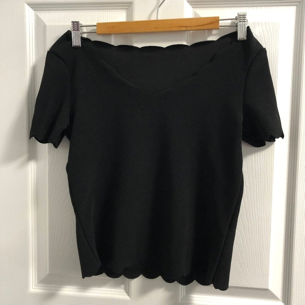 BLACK SCALLOP SHIRT